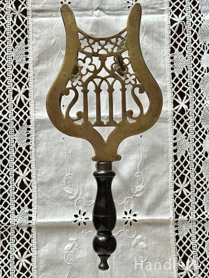 アンティークの真鍮トリベット