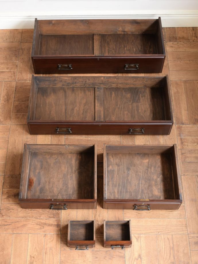 ドレッサーの引き出しの中