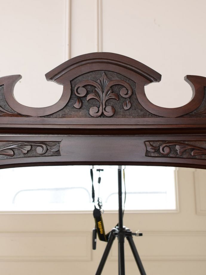 アンティーク家具らしい装飾