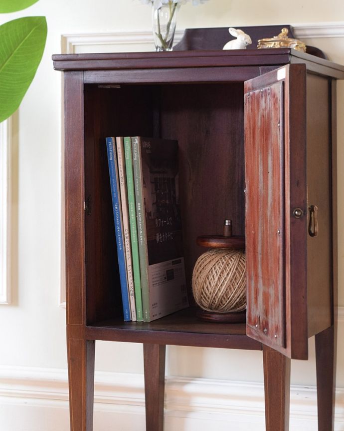 収納たっぷりのキャビネット