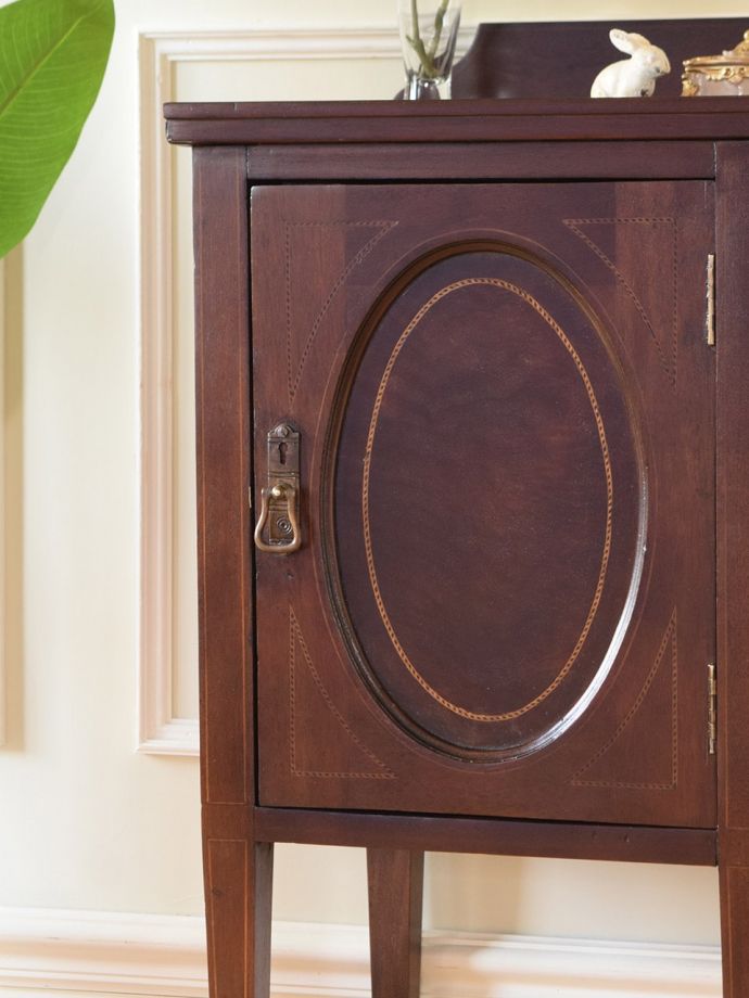 アンティーク家具らしい美しい杢目