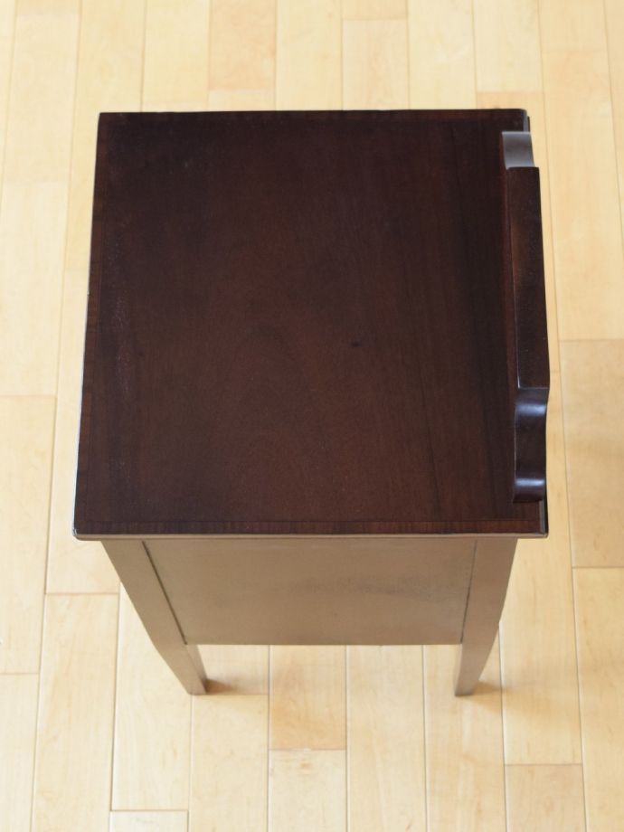 サイドキャビネットの天板