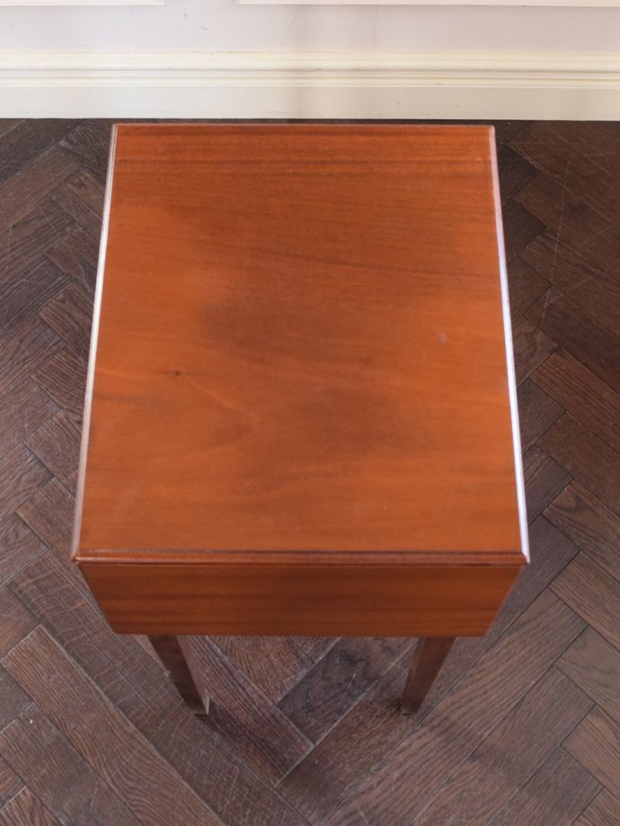 サイドキャビネットの天板