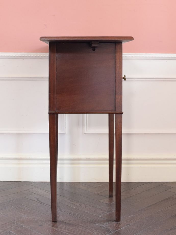 サイドキャビネットの側面