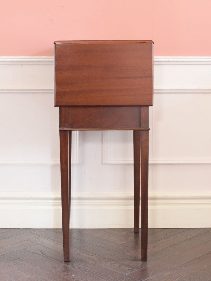 折り畳み式キャビネットの側面