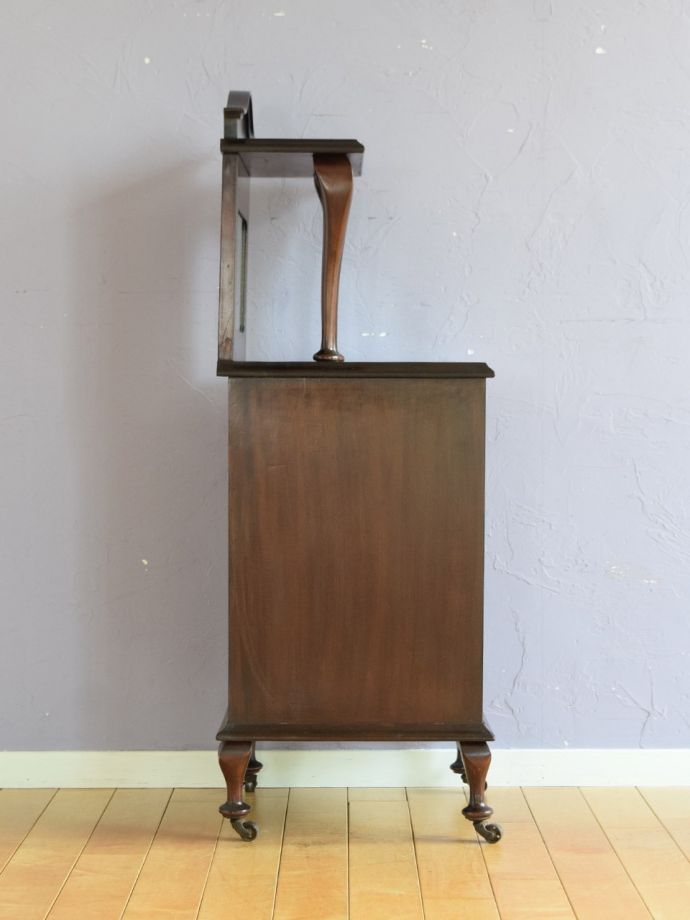 サイドキャビネットの側面