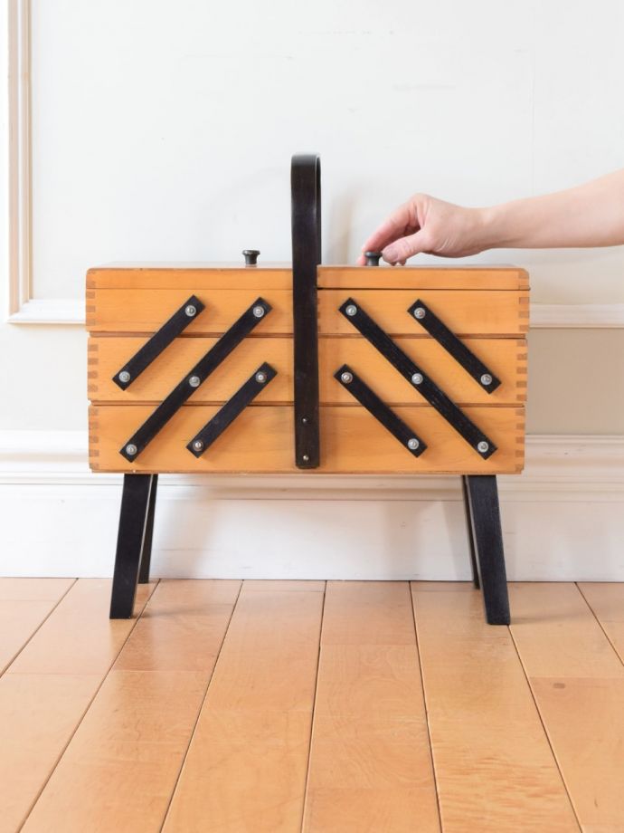 アンティークのソーイングボックス