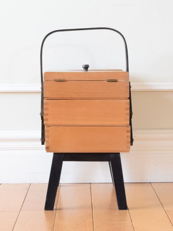 アンティーク家具の側面