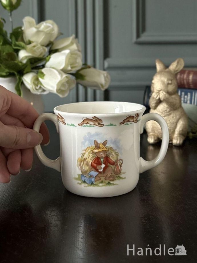 陶磁器のマグカップ