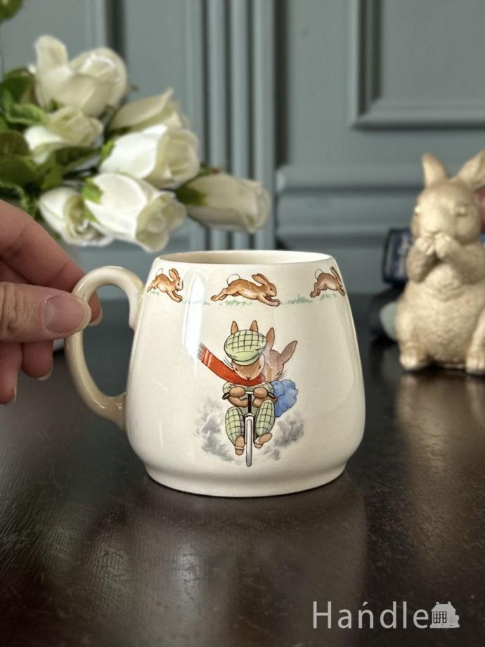 陶磁器のマグカップ