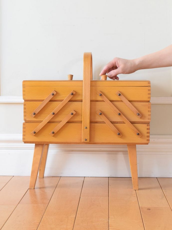 アンティークのソーイングボックス