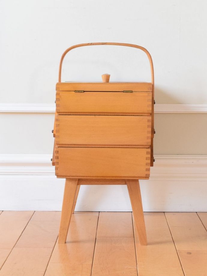 アンティーク家具の側面