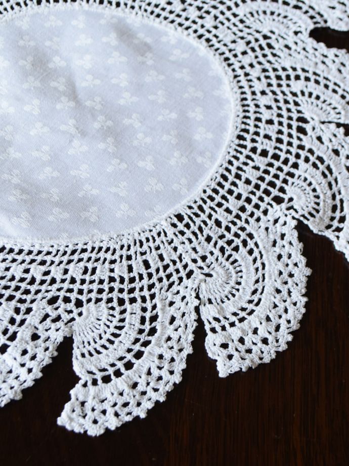 アンティークのドイリー