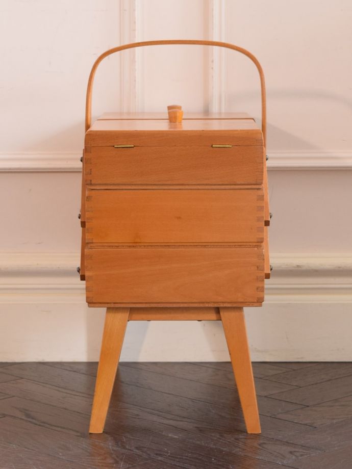 アンティーク家具の側面