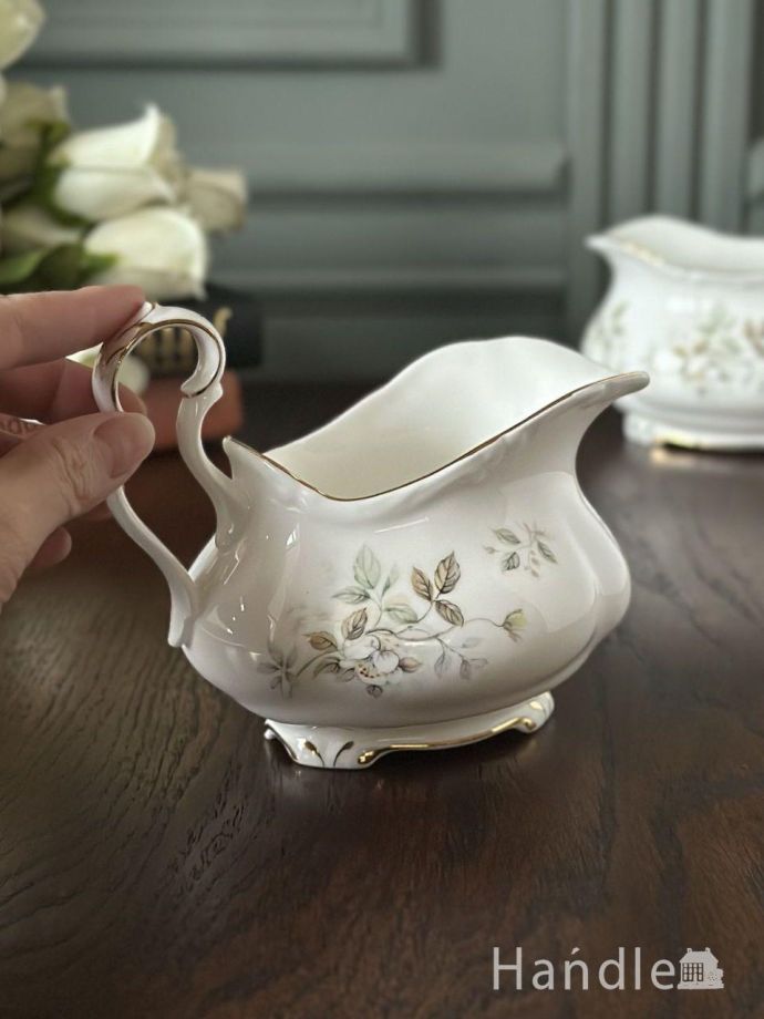 陶磁器のミルクピッチャー