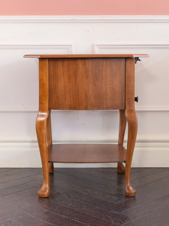 アンティーク家具の側面