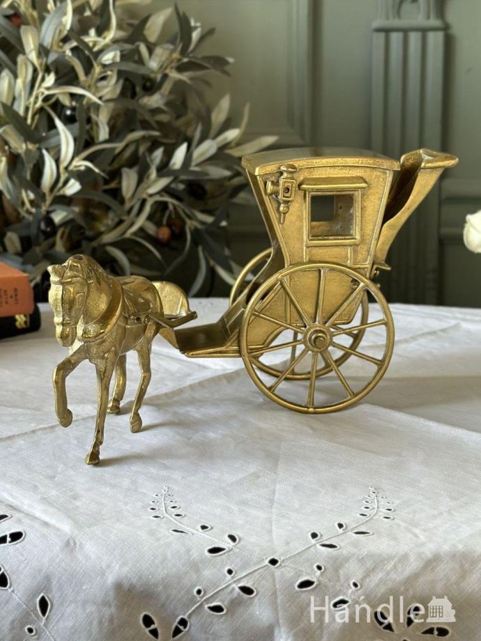 アンティークの真鍮オブジェ