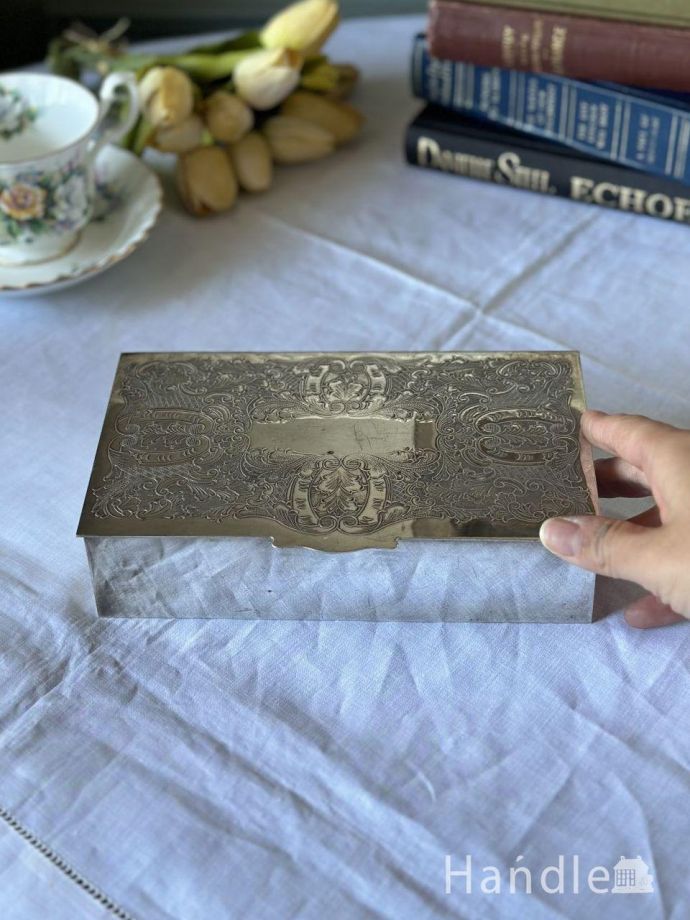 英国アンティークの小物入れ