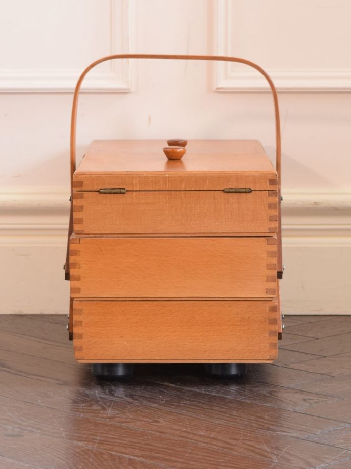 アンティーク家具の側面