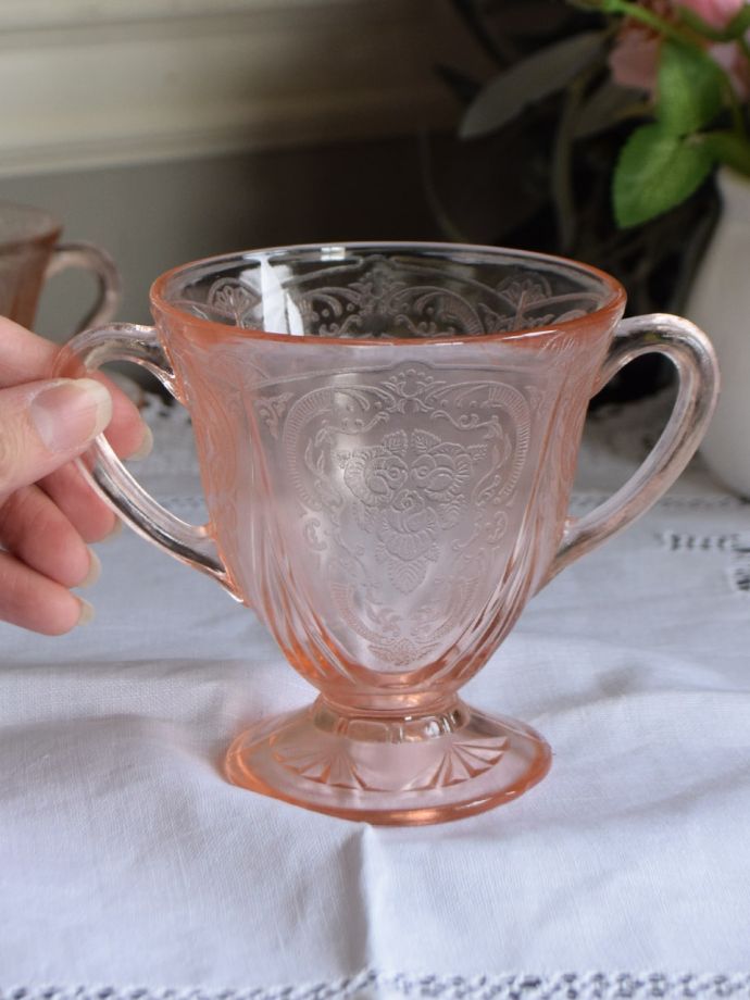 キラキラ輝くアンティークガラス