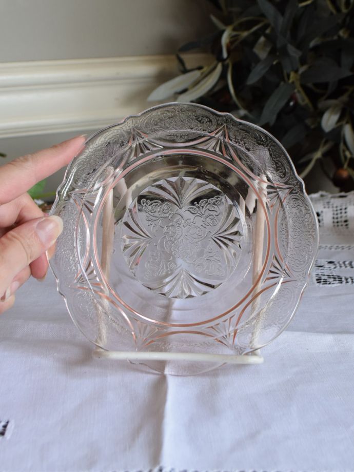 便利に使えるアンティークガラスの食器