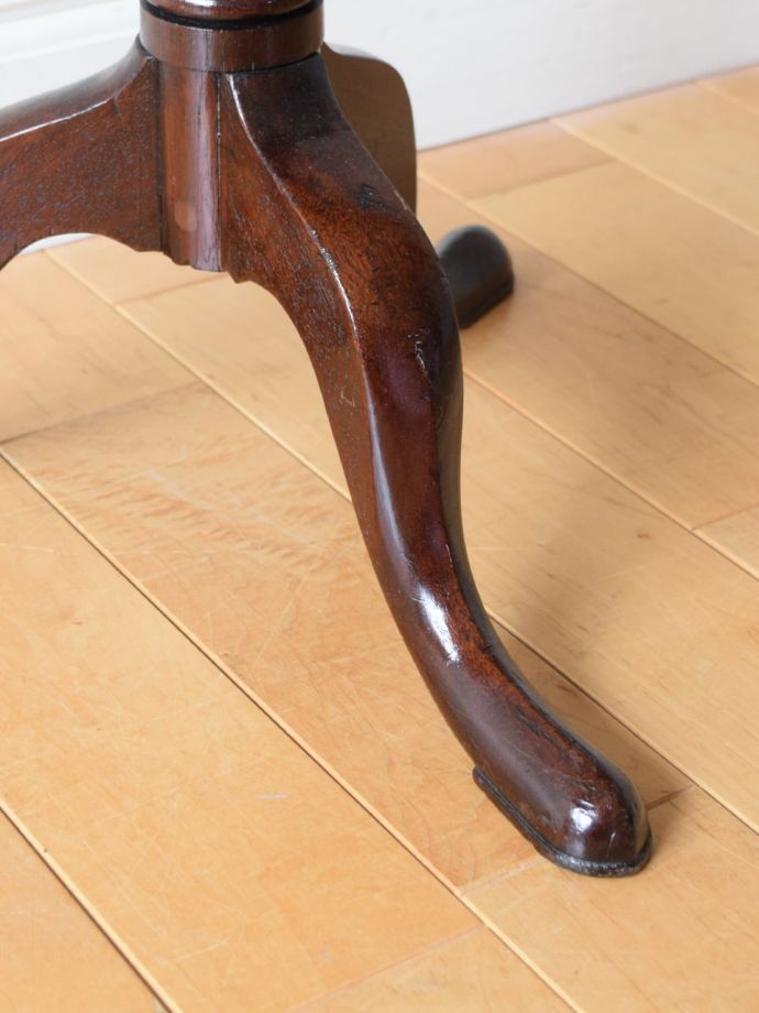 スクリーンの脚