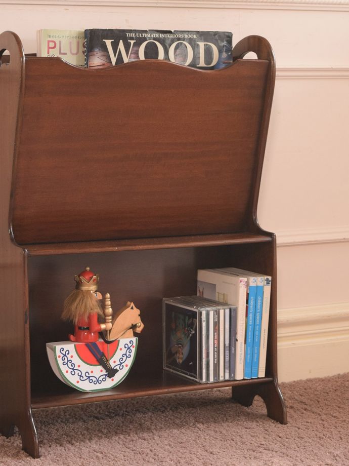 マガジンラック付きの本棚