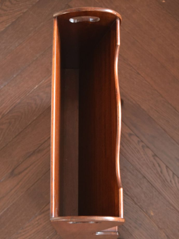 アンティークのマガジンラック