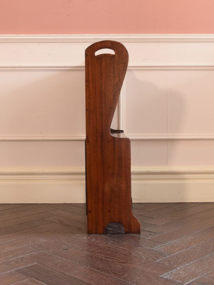 マガジンラックの側面