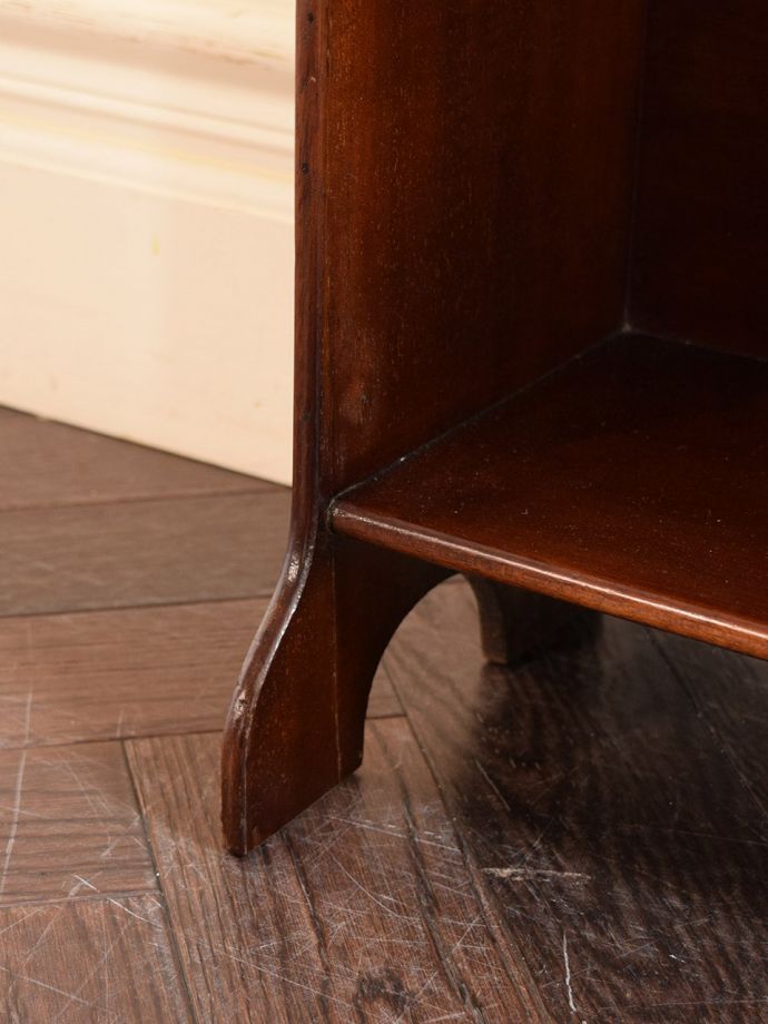 マガジンラックの脚