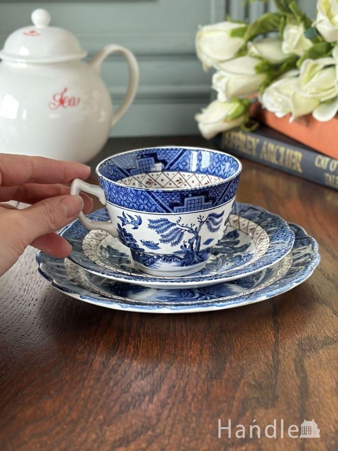 イギリスのカップ＆ソーサー(トリオ)