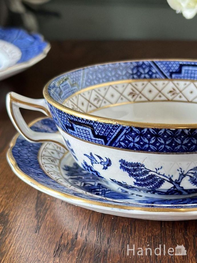 アンティークのカップ＆ソーサー