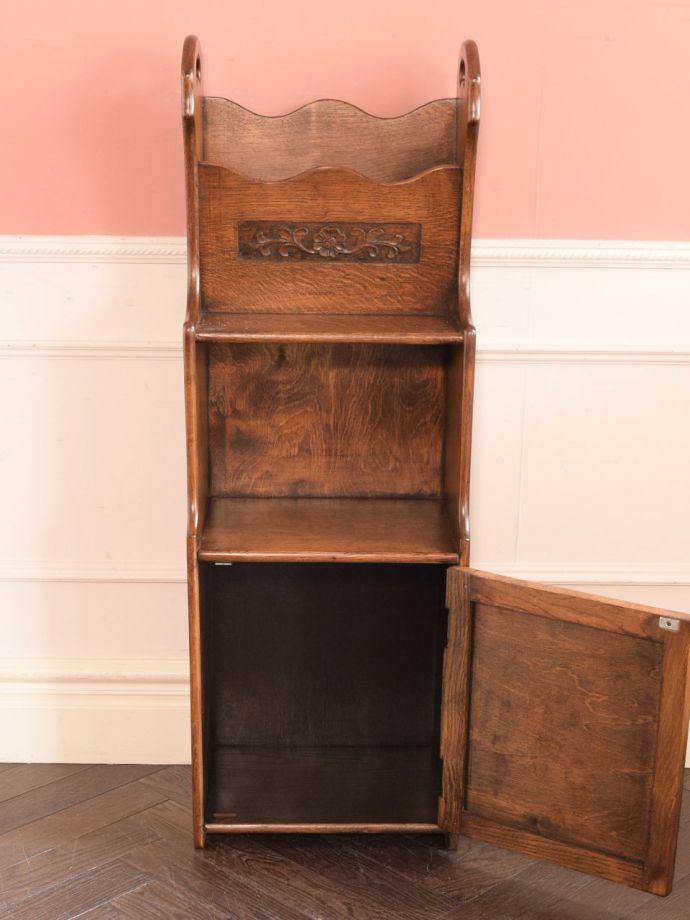 アンティークのマガジンラック