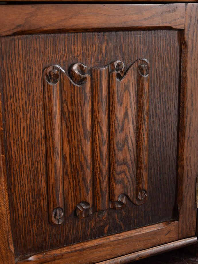 アンティーク家具の装飾