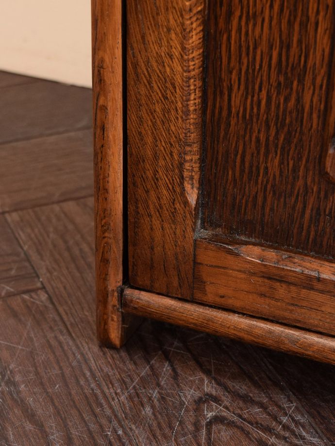 マガジンラックの脚