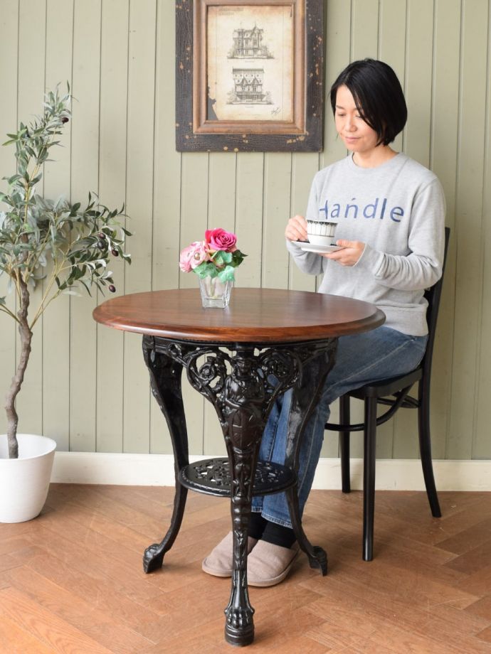 アンティークのパブテーブル