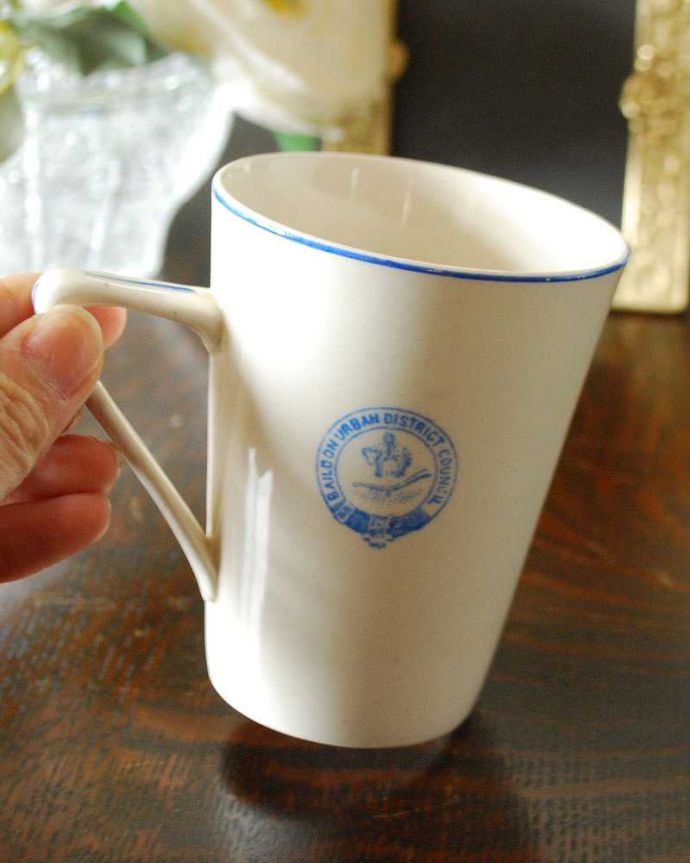 アンティーク 陶磁器の雑貨 アンティーク雑貨 1935年代のコロネーションカップ。メーカーのロゴ入りです。(m-785-z)