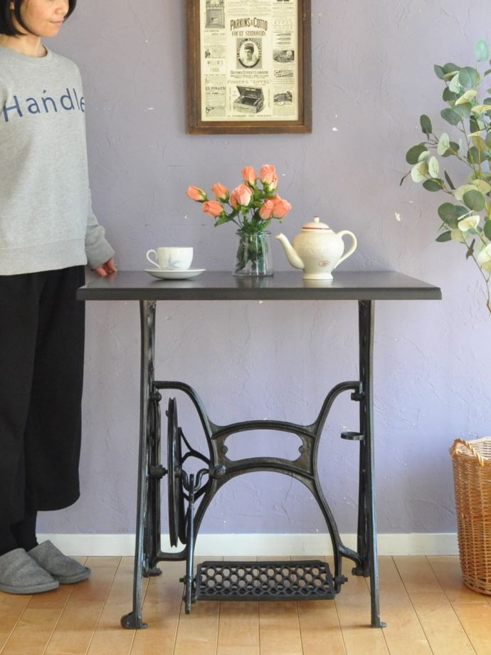 アンティークのテーブル