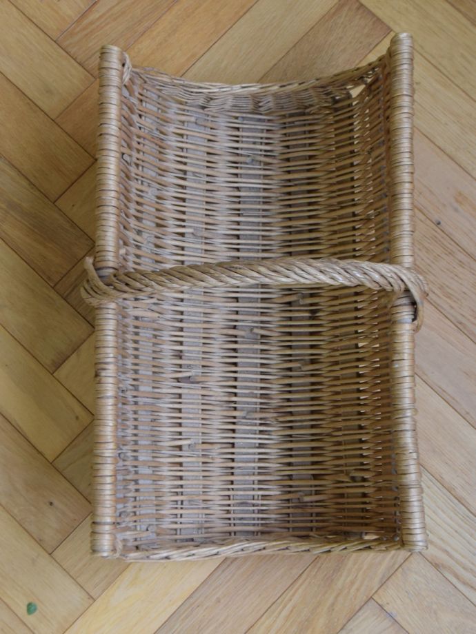 アンティークバスケットの中