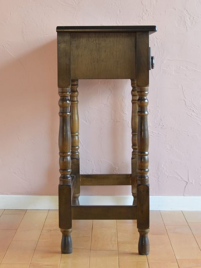 コンソールテーブルの側面