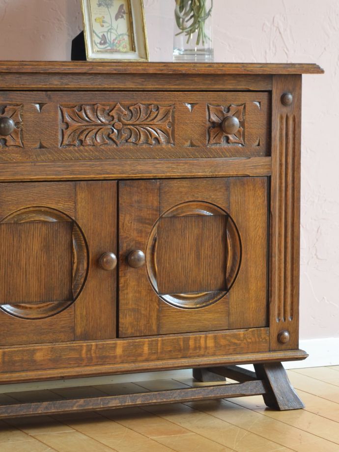 アンティーク家具らしさが漂う装飾