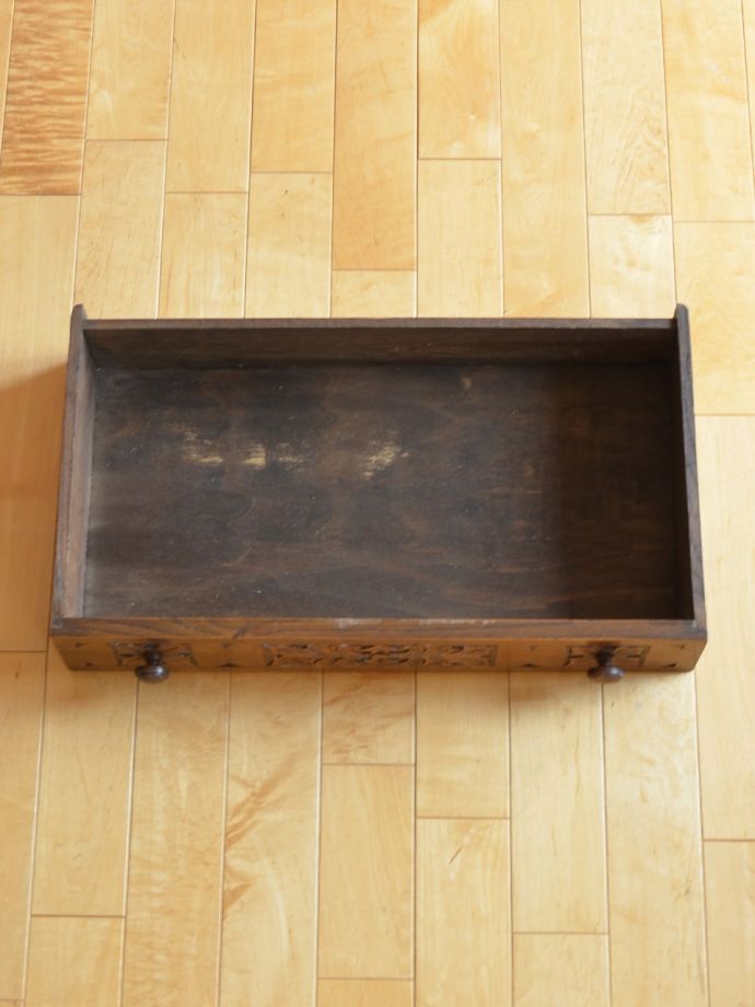 サイドボードの引き出し