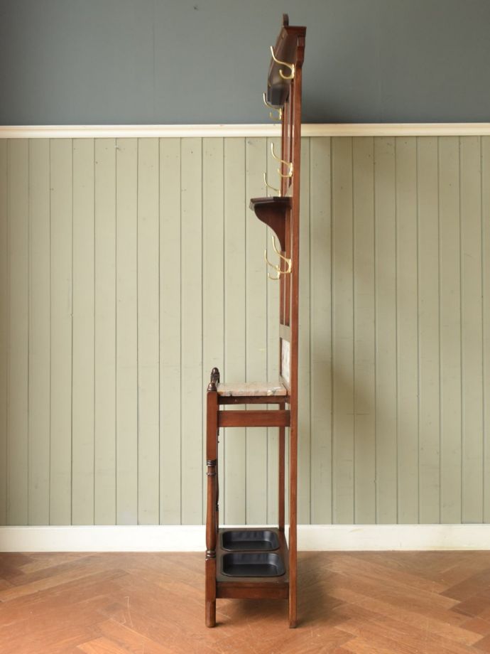 ホールスタンドの横