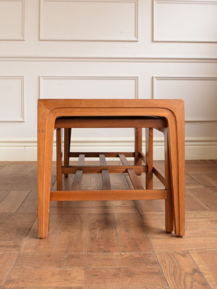 ビンテージコーヒーテーブルの側面