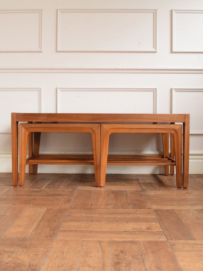 コーヒーテーブルの側面