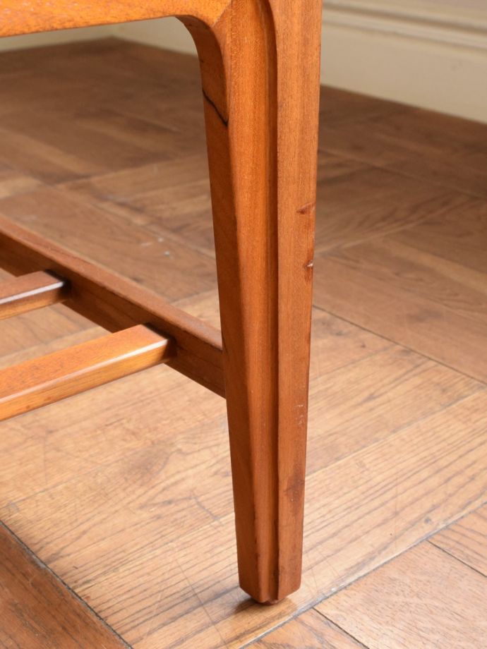 ビンテージテーブルの脚