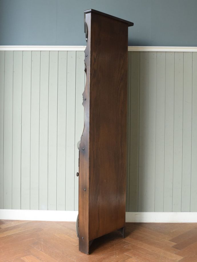 アーコールのキャビネットの側面