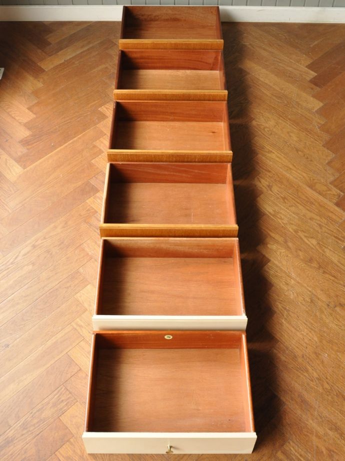 チェストの引き出し