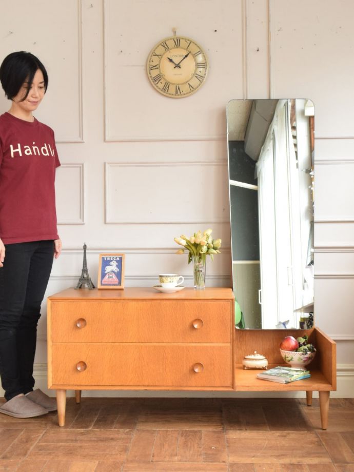 北欧スタイルのドレッサー