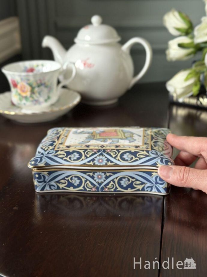 イギリスから届いたウェッジウッドの陶磁器、ブルーエレファントの